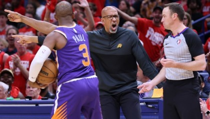  法兰克福主帅赛后批评裁判尺度  