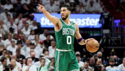  塔图姆单场10三分刷新队史纪录  